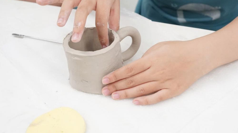 Clay pottery squeezing at Tadaa Workshop (2)